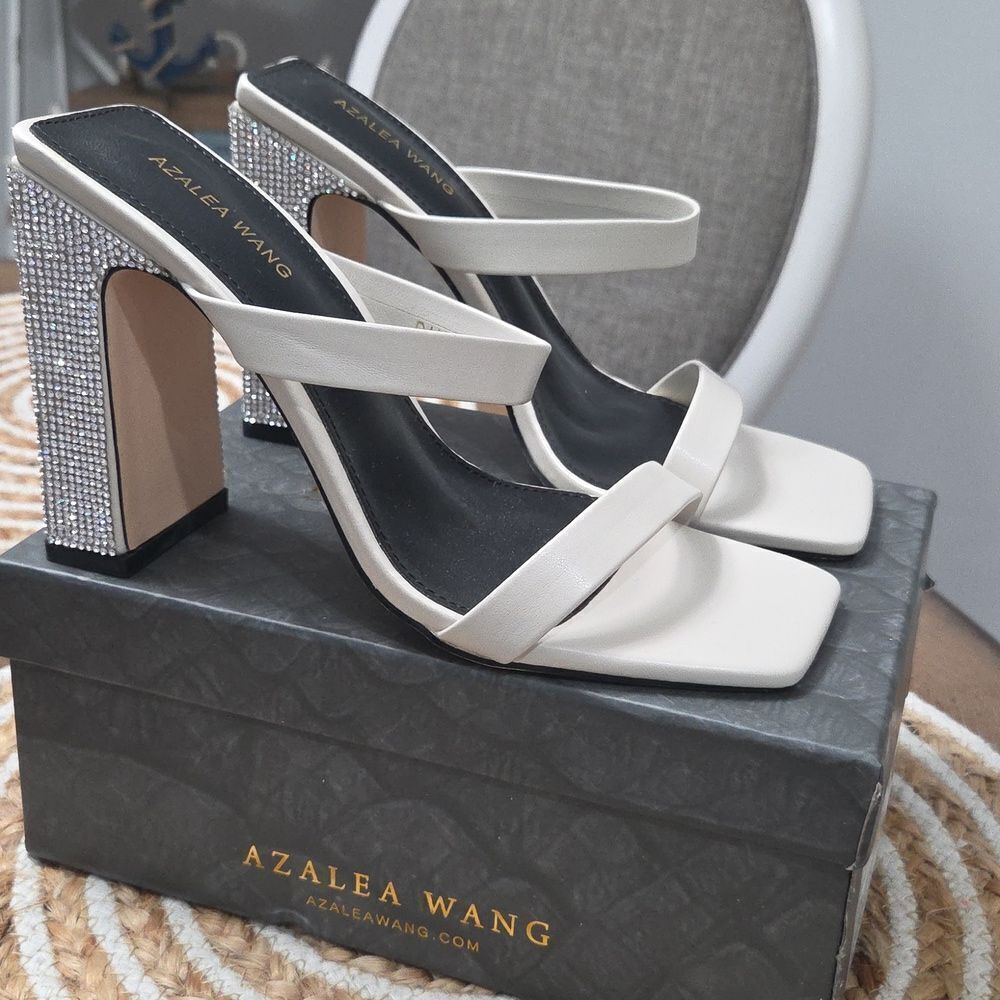 Azalea Wang Dallas Rhinestone Heel, In Bone, NIB - Picture 4 of 6